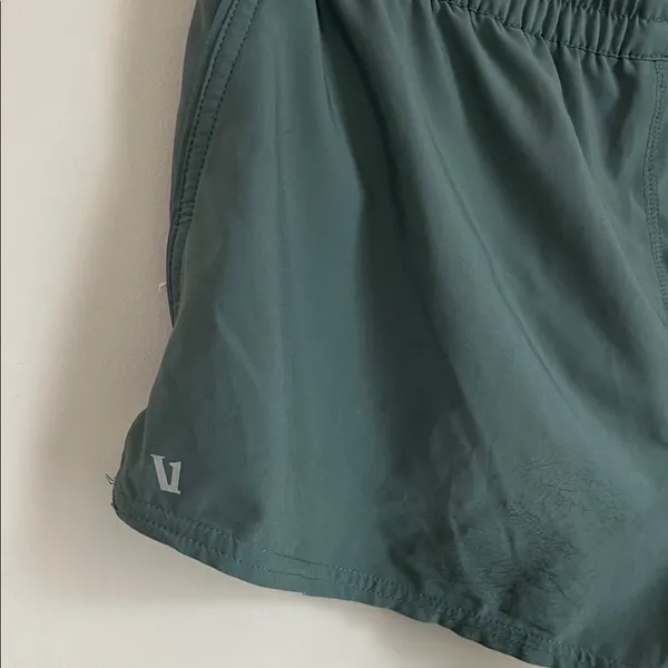 Vuori Clementine Athletic Running Shorts size large 2 inch - Image 4