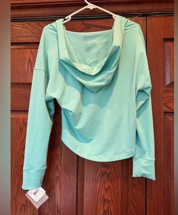 New With Tags Reebox Relexaed Yoga Crop Hoodie Medium - Image 2