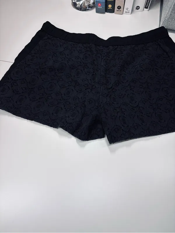 Ann Taylor LOFT Black Lace Overlay Drawstring Shorts EUC Size 2 - Image 4