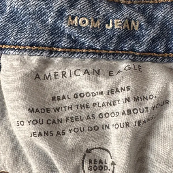 American Eagle SZ 8 SHORT Mom Jeans Distressed Zip-Fly Hi-Rise Zip-Fly Pockets - Image 11