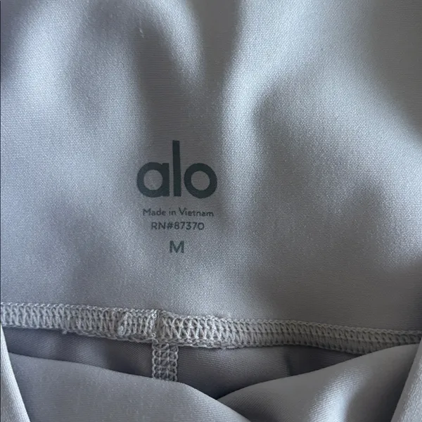 Alo Yoga airlift Leggings size medium - Image 2