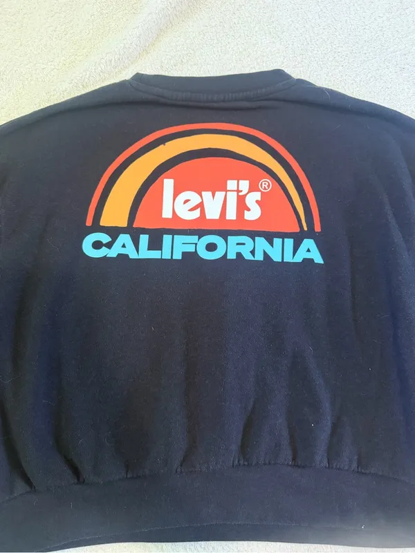 Levi’s cropped crewneck size medium - Image 2