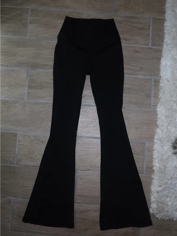 Yogalicious Lux Black High-Waist Flared Leggings - Image 3