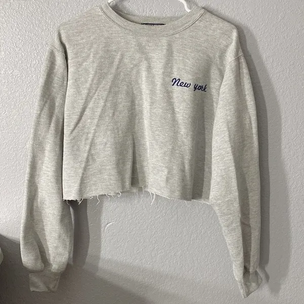 Brandy Melville New York Gray Crewneck Crop Sweater - Image 2