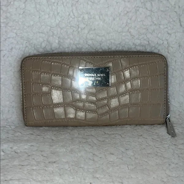 Michael‎ Kors Tan Crocodile-Embossed Wallet Luxurious Design - Image 5