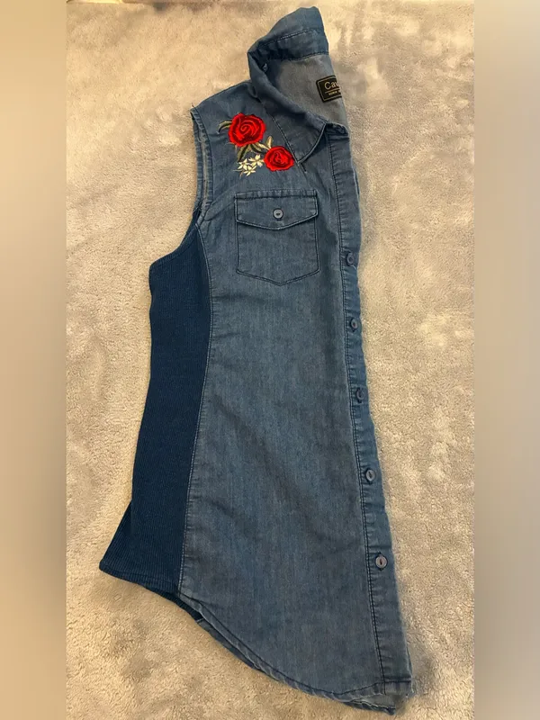 Women’s Cavalini Denim Sleeveless Button-Down Shirt - Red Rose Embroidery Size M - Image 10