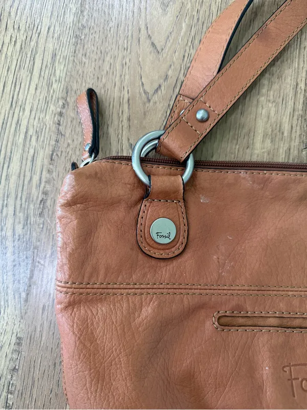 Vintage Fossil tan leather shoulder bag featuring dual shoulder straps - Image 2