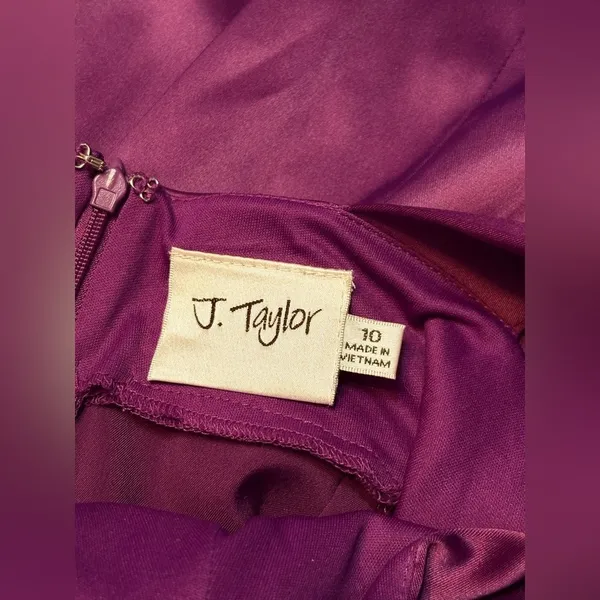 Plum Purple J. Taylor Formal Dress size 10 NWT - Image 5