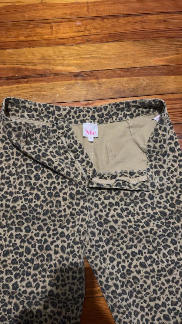 Boutique Leopard/Cheetah Print Jeans - Image 4