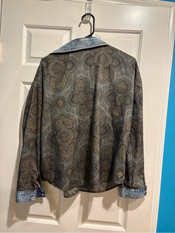 Free People Satin Paisley Button Up Blouse Denim Accents Sz M boho gray blue - Image 2