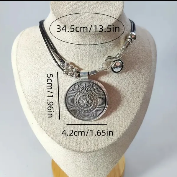 Elegant Silver Round Pendant Necklace - Image 4