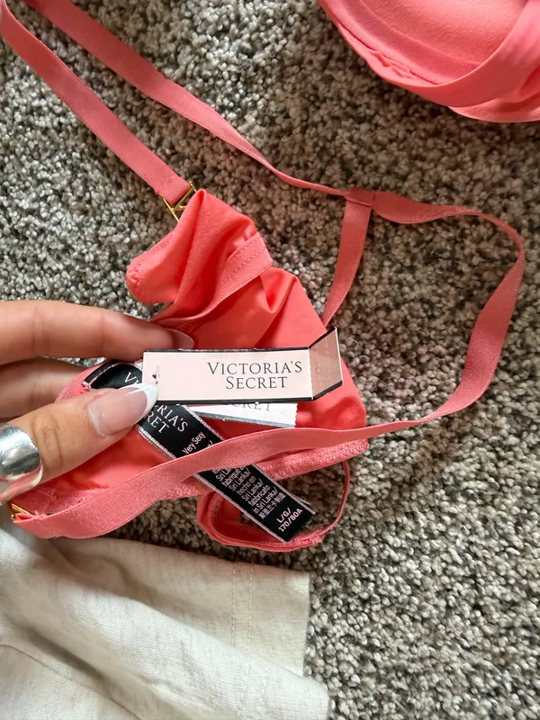 Victoria's Secret Bra - Image 4