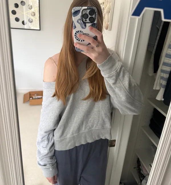 Aerie grey v neck sweatshirt - Image 5