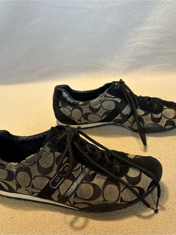 Coach Katelyn Black and Gray Canvas Signature Logo Sneakers size 7.5 - Image 2
