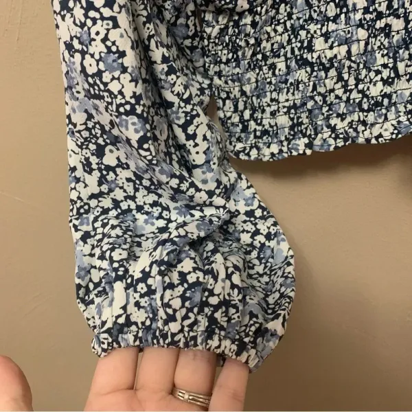 Abercrombie & Fitch Smocked Long Sleeve Blouse Size Medium NWT New - Image 5