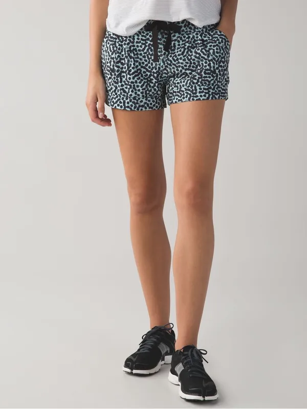 Lululemon Spring Break Away Short *4-way Stretch Ace Spot tranquil blue black - Image 2