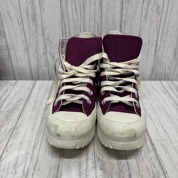 Womens Size 7 Converse Chuck Taylor Platform Plum Sneakers - Image 2