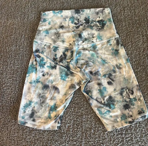 Lululemon Biker Shorts - Image 5