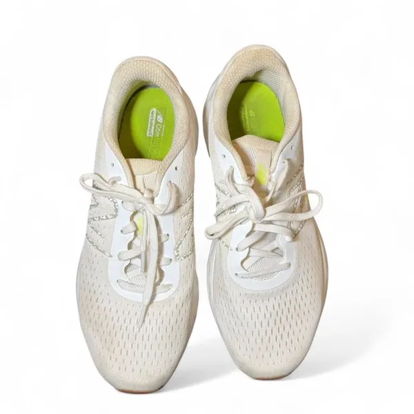 White New Balance Fresh Foam 5200GW running athletic shoes M 9.5/W11 - Image 2
