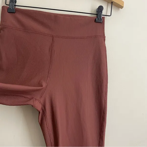 Old Navy Powersoft Ribbed Flare Leggings Brown Size M - Image 4
