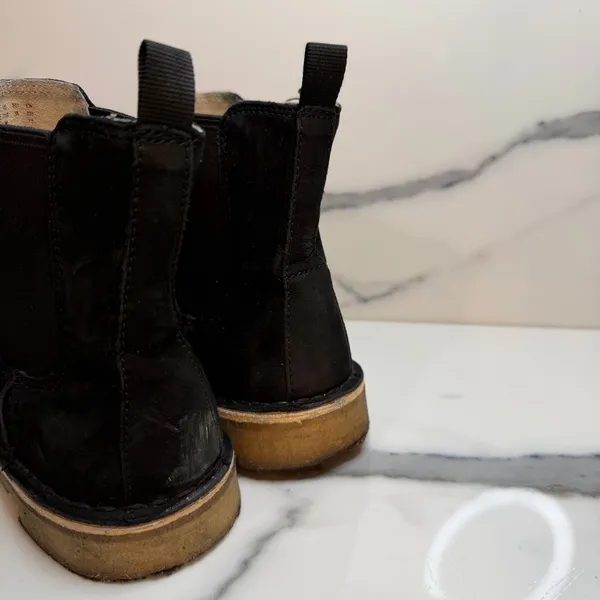 Clarks Wmns Black Leather Desert Peak Chelsea Boots Sz 7.5 Classic Closet Staple - Image 6