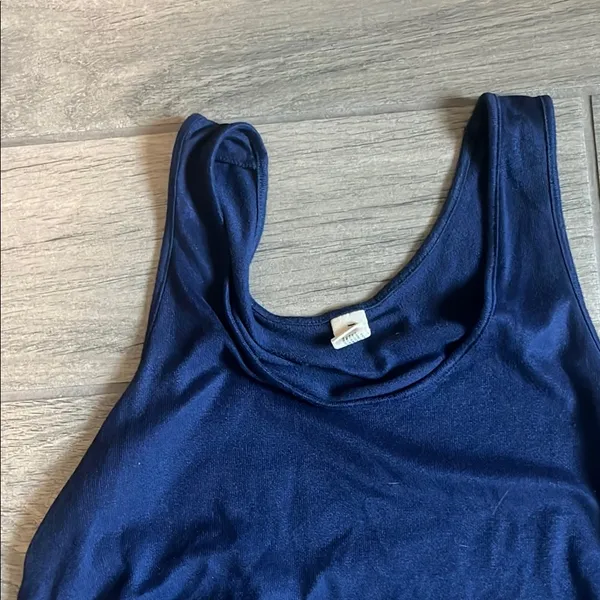HUE Relaxed Blue Sleeveless Tank Top - Image 3