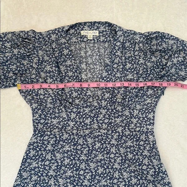She + Sky Blue and White Boho Preppy V-Neck Flutter Sleeve Sundress Size Medium - Image 6