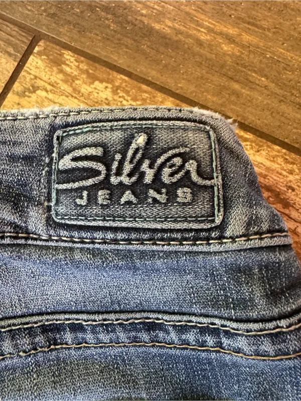 Distressed Suki Silver Jeans Medium Blue Bootcut Jeans size 27 - Image 4