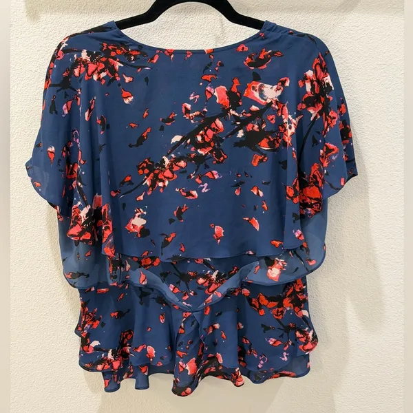 NWOT RACHEL Rachel Roy Blue Floral Flutter Sleeve Blouse Size Large - Image 5