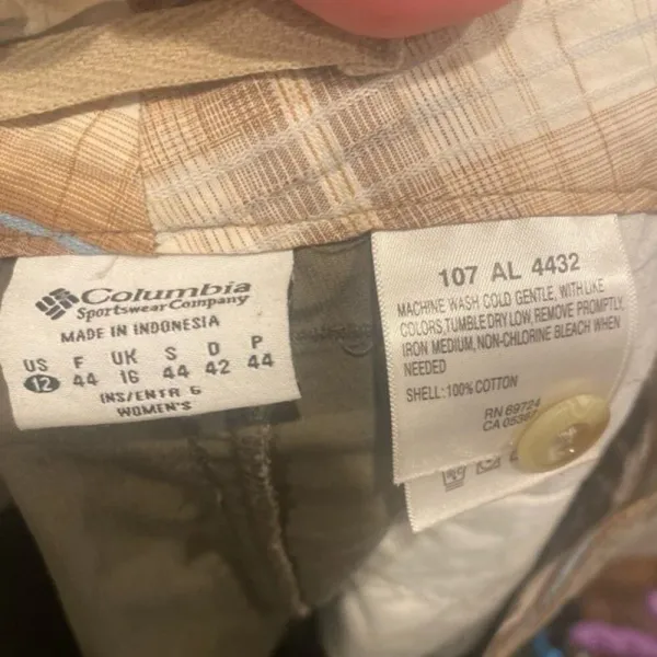 Columbia Women’s Khaki Shorts Hiking Walking Light Weight -‎ Size 12 - Image 5