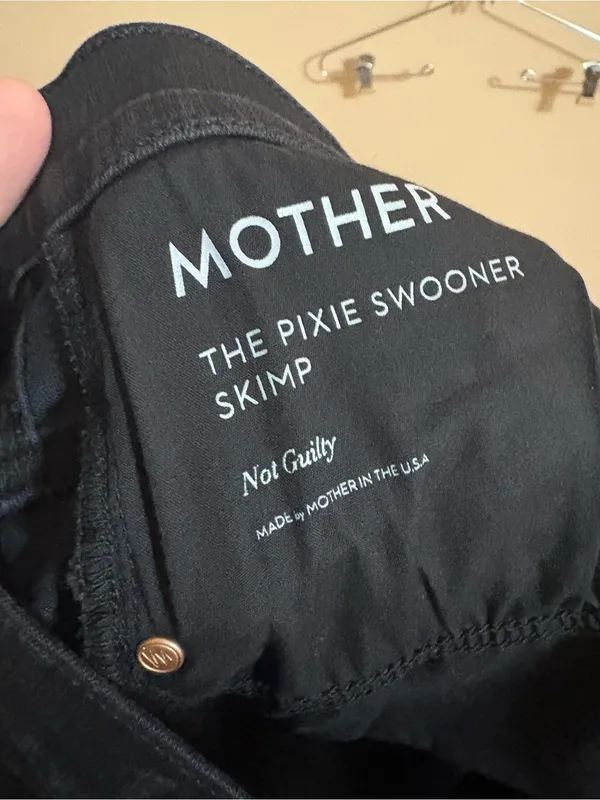 Mother The Pixie Swooner Skimp Jeans in Not Guilty - Image 7