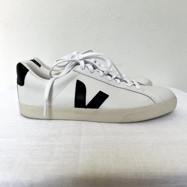 Veja Esplar Sneakers in Black & White - Image 3