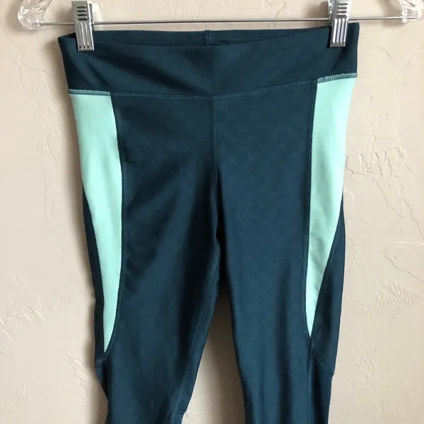 Under Armour Emerald Green Cropped Leggings‎ - Image 3