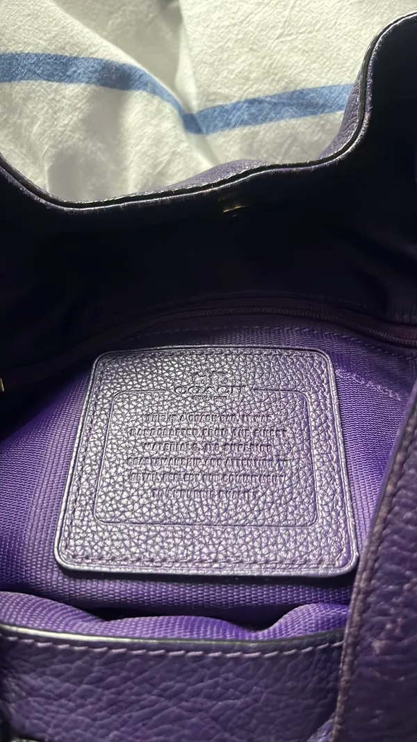 Purple Coach leather shoulder bag with gold hardware - Image 10