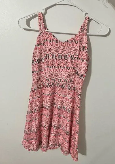 size S pink patterned sundress. Cross-cross straps on back. - Image 2