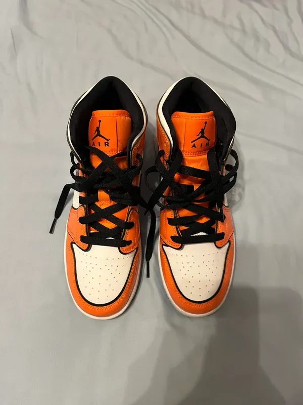 Nike Air Jordan 1 Mid - Image 2