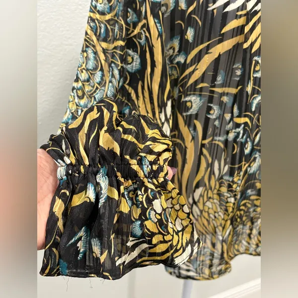 White House Black Market Black and Gold Blouse - Image 5