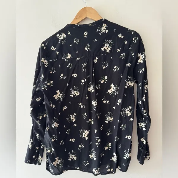 Old Navy Black‎ Floral Printed V Neck Top - Image 7