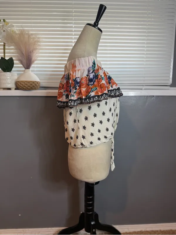 Altar'd State Off Shoulder Floral Boho Tie Front Top Medium - Image 5