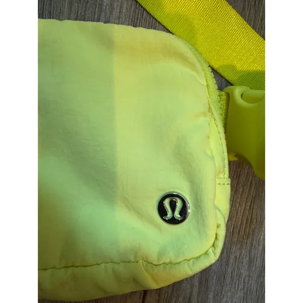 Lululemon Everywhere Belt Bag Neon Yellow 1L Waist Pack Fanny Pack - Image 2