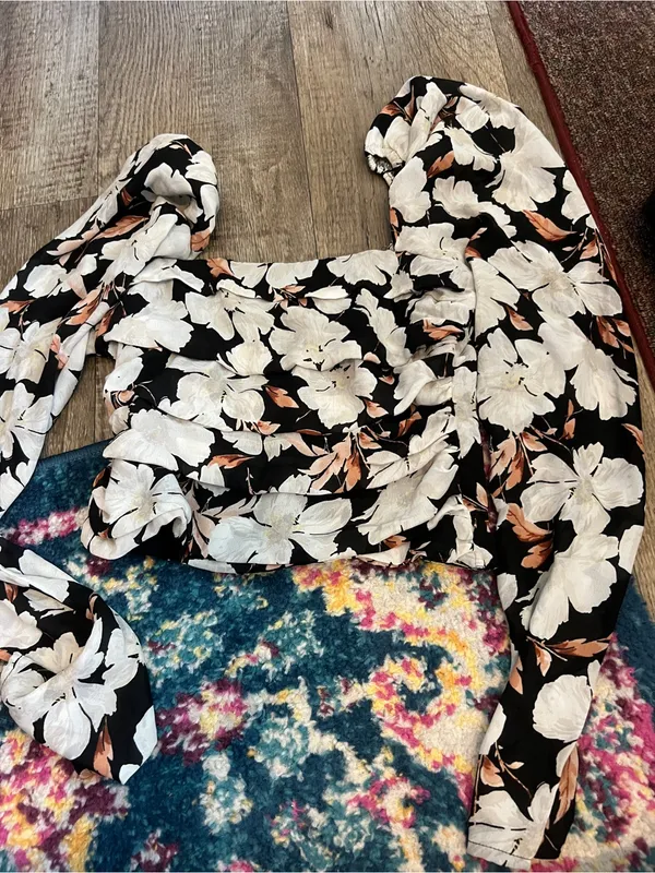 Abercrombie Floral Puff-Sleeve Cropped Top - Black & White - Image 4