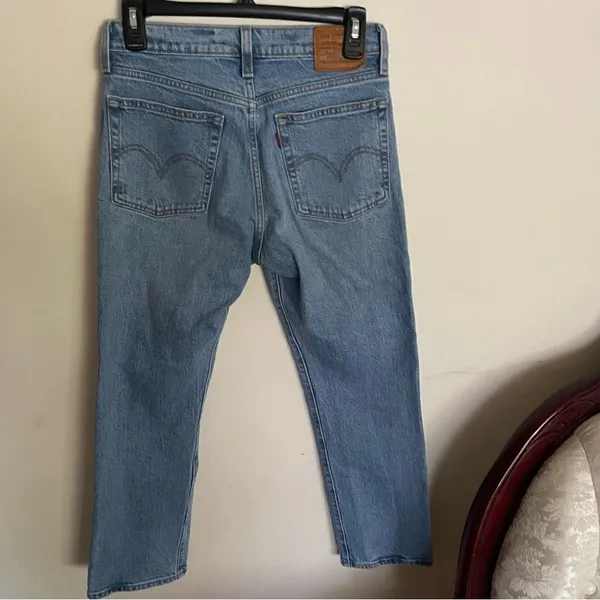 Levi’s Wedgie Straight Button Fly Distressed Jeans in Tango- Size 26 - Image 7