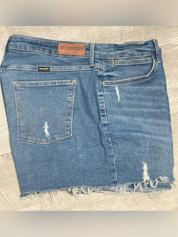 Wrangler Blue Distressed Frayed Hem Jean Shorts - Image 6