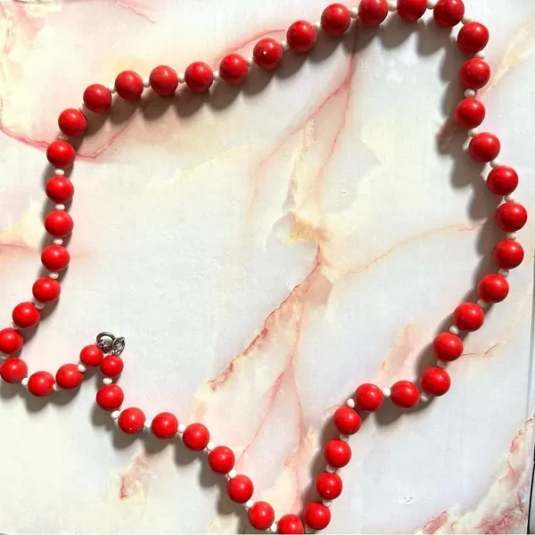 Vintage red beaded necklace - Image 4