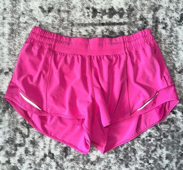 Lululemon Hotty Hot Low-Rise Short 2.5" - Image 5