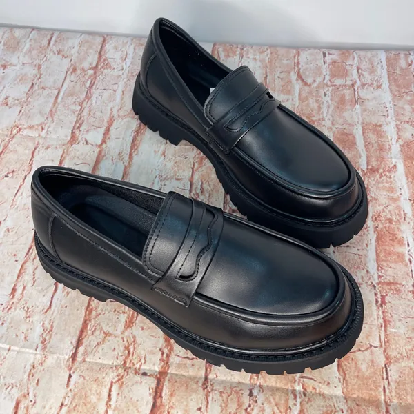 Black Faux Leather Platform Loafers Size: Men’s 6 (fits a Women’s 8) - Image 6