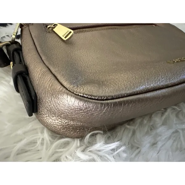 Fossil Piper Toaster‎ leather crossbody bag in a metallic taupe/bronze - Image 5