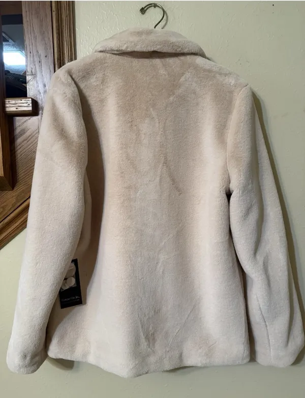 NWT Privacy Please Maggie Faux fur Coat in Rose Tan - Image 3