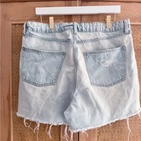 Wild Fable High Rise Cutoff Jean Shorts Light Wash size 14 Denim Women’s Frayed - Image 5