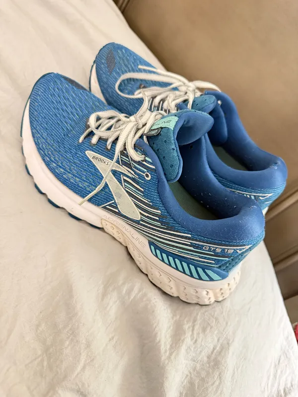 Brooks Adrenaline GTS 19 Women's Size 8.5 Running Shoes - Image 4